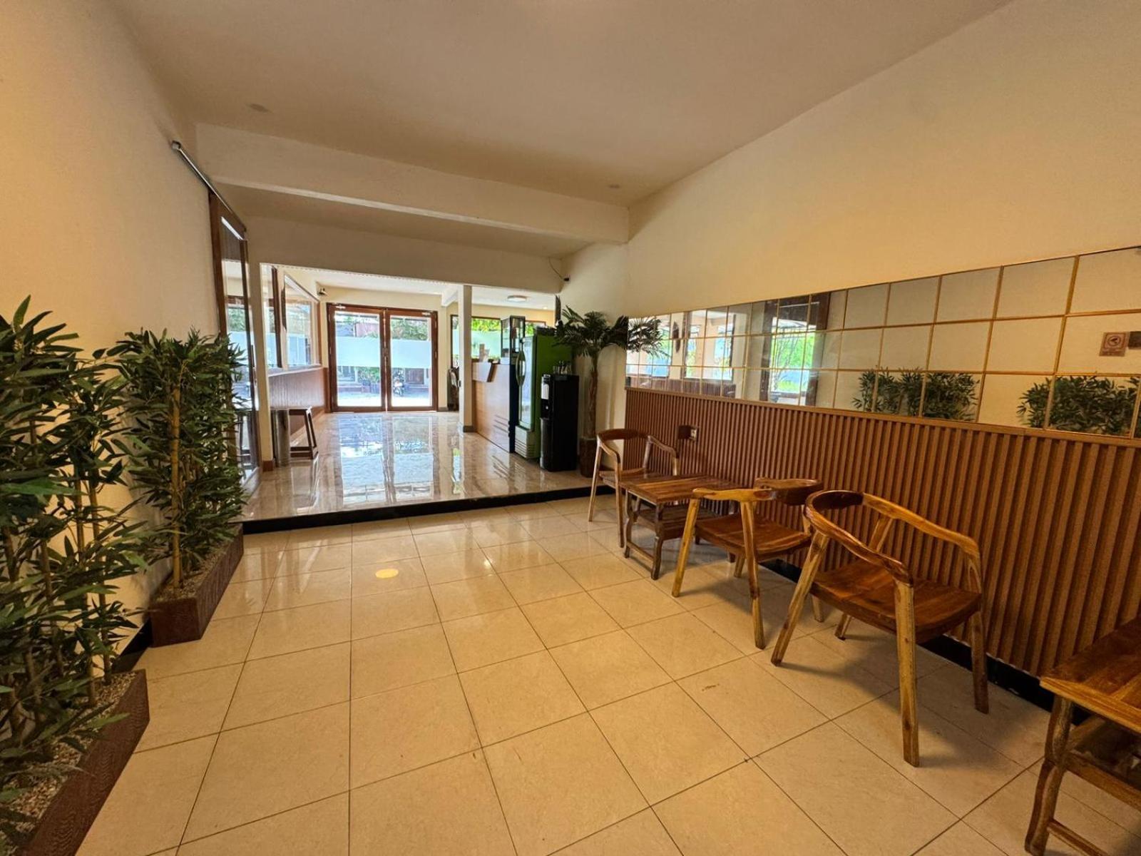 Wisma Madagaskar Palangka Raya Exteriör bild
